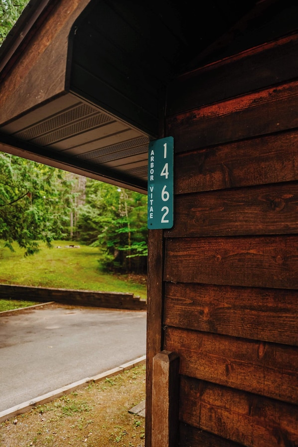 Exterior detail - Old Stoney's Bass (Woodruff)