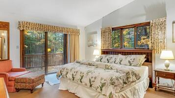 House, Multiple Beds, Kitchen (Loonsight) | 4 bedrooms, individually decorated, individually furnished, desk