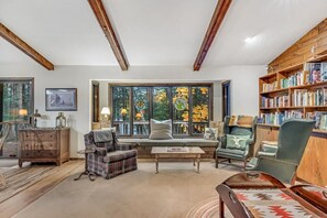 Rumah, Beberapa Tempat Tidur, dapur (Loonsight) | Interior