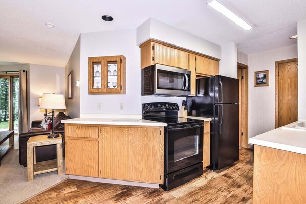 Condo, 1 King Bed with Sofa bed, Fireplace, Garden View (Pointe Unit 104) | Private kitchen - The Pointe Resort & Club 1 Bedroom Condo (Minocqua)