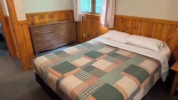 House, Multiple Beds, Kitchen, Garden View (Pine & Paddle) | 3 bedrooms, individually decorated, individually furnished, bed sheets