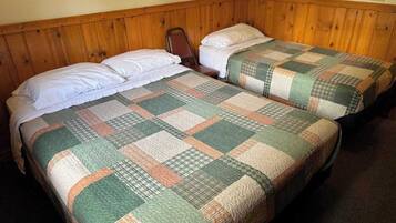 House, Multiple Beds, Kitchen, Garden View (Pine & Paddle) | 3 bedrooms, individually decorated, individually furnished, bed sheets