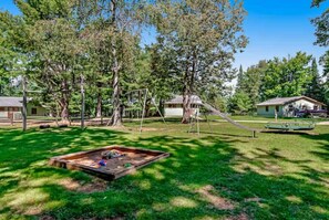 Children’s area - Pine & Paddle (St Germain)