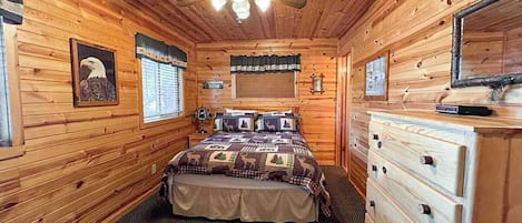 Cabane, plusieurs lits, patio (Bouchard Shores) | 11 chambres, décoration personnalisée, ameublement personnalisé