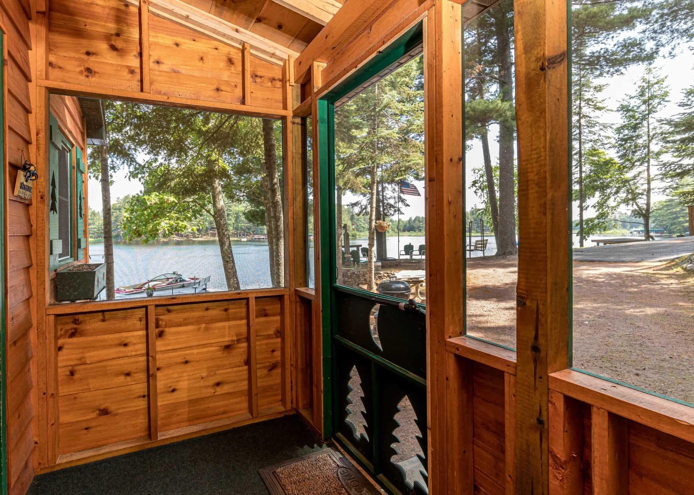 المنشأة من الداخل