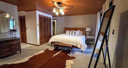 Bouchard Shores Resort - Your Private Northwoods Getaway