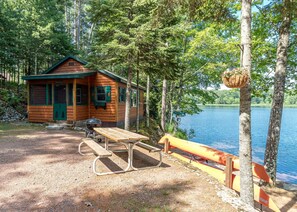 Outdoor dining - Bouchard Shores Resort - Your Private Northwoods Getaway (Minocqua)