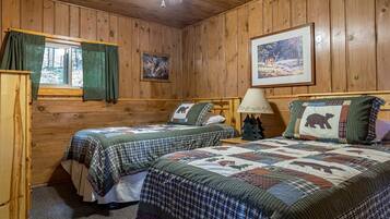 Cabaña, varias camas, patio (Bouchard Shores) | 11 habitaciones, decoración personalizada y muebles diferentes