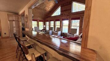 Cabin, Berbilang Katil, Patio (Bouchard Shores) | Bahagian dalam