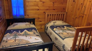 Cabaña, varias camas, cocina (GS-Smiling Moose #6) | 3 habitaciones, decoración personalizada y muebles diferentes