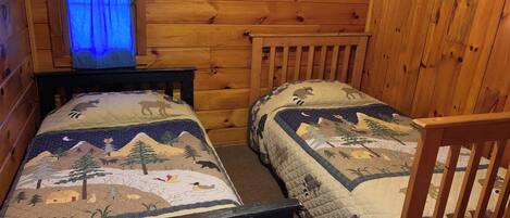 Cabane, plusieurs lits, cuisine (GS-Smiling Moose #6) | 3 chambres, décoration personnalisée, ameublement personnalisé