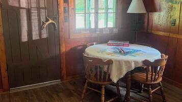 Cabaña, varias camas, cocina (GS-Smiling Moose #6) | Restaurantes