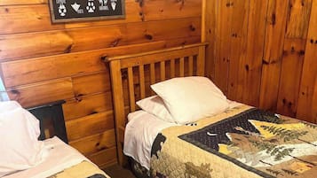 3 bedrooms, individually decorated, individually furnished, bed sheets