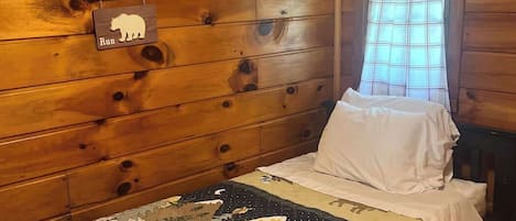 3 間臥室、獨特裝潢、布置獨特、床單