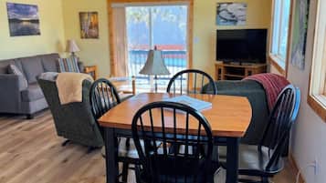 Condo, Berbilang Katil, Kitchen (Bull Frog Bay #2) | Ruang tamu