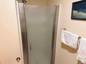 Nhà, nhiều giường, lò sưởi (Waters Edge) | Phòng tắm