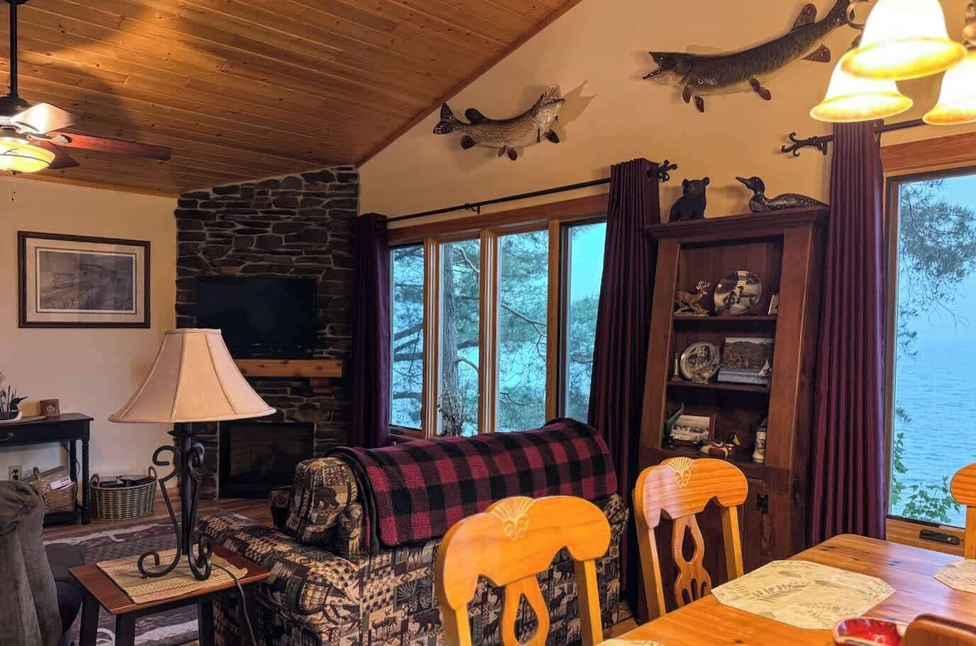 House, Multiple Beds, Fireplace (Waters Edge) | Living area