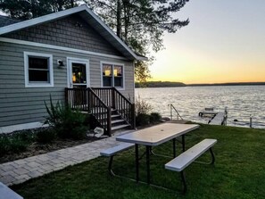 Rumah, Beberapa Tempat Tidur, perapian (Waters Edge) | Pemandangan dari kamar