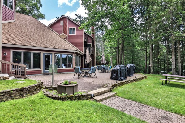 Outdoor dining - The Pointe Resort & Club 2 Bedroom Condo (Minocqua)