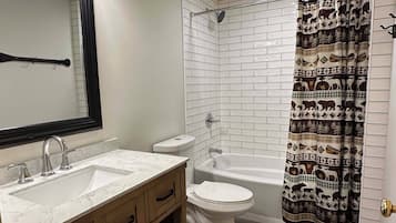 Apartment, Multiple Beds, Fireplace, Garden View (NR #17) | Bathroom
