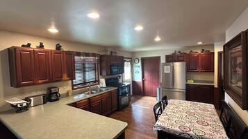 Leilighet, flere senger, peis, hageutsikt (NR #17) | Eget kjøkken