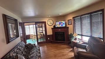 Apartment, Multiple Beds, Fireplace, Garden View (NR #17) | Living area