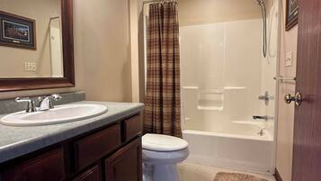 Leilighet, flere senger, peis, hageutsikt (NR #17) | Bad