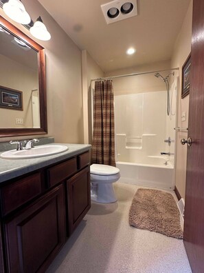 Apartamento, varias camas, chimenea, vistas al jardín (NR #17) | Baño