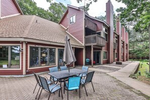 Outdoor dining - The Pointe Resort & Club 1 Bedroom Condo (Minocqua)
