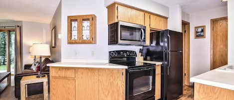 Condo, 1 King Bed with Sofa bed, Fireplace, Garden View (Pointe Unit 102) | Private kitchen
