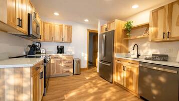 House, Multiple Beds, Kitchen (Moss Lake Lookout) | Private kitchen