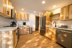 House, Multiple Beds, Kitchen (Moss Lake Lookout) | Private kitchen