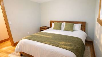 Casa, várias camas, cozinha (Moss Lake Lookout) | 4 quartos, individualmente decorados, individualmente mobiliados