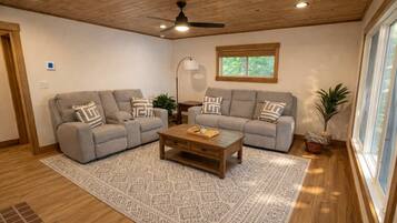 Casa, várias camas, cozinha (Moss Lake Lookout) | Área de estar