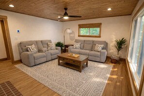 House, Berbilang Katil, Kitchen (Moss Lake Lookout) | Ruang tamu