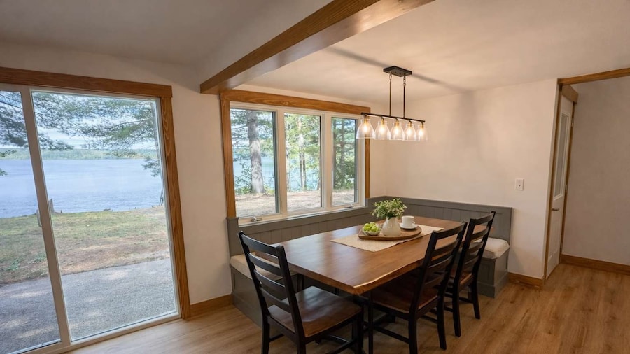 Moss Lake Lookout: PET Friendly