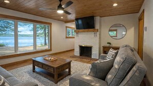 House, Multiple Beds, Kitchen (Moss Lake Lookout) | Living area - Moss Lake Lookout: PET Friendly (Lac du Flambeau)