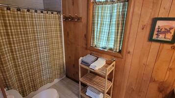 House, Multiple Beds, Fireplace, Garden View (NR #07) | Bathroom