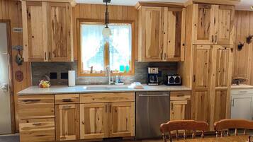 House, Multiple Beds, Fireplace, Garden View (NR #07) | Private kitchen