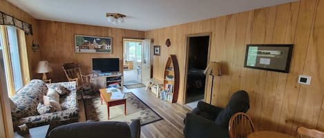 House, Multiple Beds, Fireplace, Garden View (NR #07) | Living area