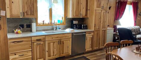 Hus, flere senger, peis, hageutsikt (NR #07) | Innvendig