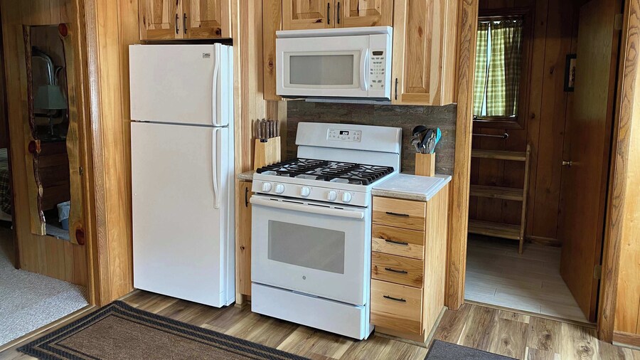 Nitschke's Resort Cabin #7 - Pet Friendly