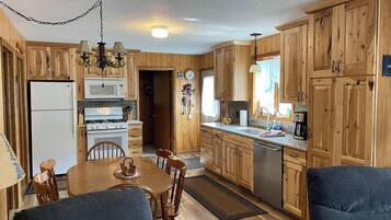 Hus, flere senger, peis, hageutsikt (NR #07) | Eget kjøkken