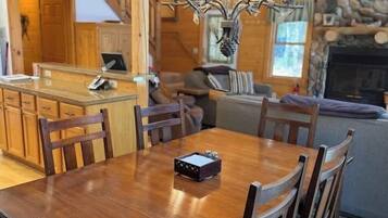 House, Multiple Beds, Patio, Garden View (Camp Pinemere) | Dining