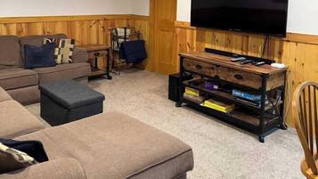 House, Multiple Beds, Patio, Garden View (Camp Pinemere) | Living area