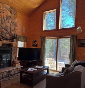 House, Multiple Beds, Patio, Garden View (Camp Pinemere) | Living area