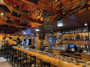 Bar (on property) - Gresham Shores - Dancin' Bobber - PET Friendly (Woodruff)