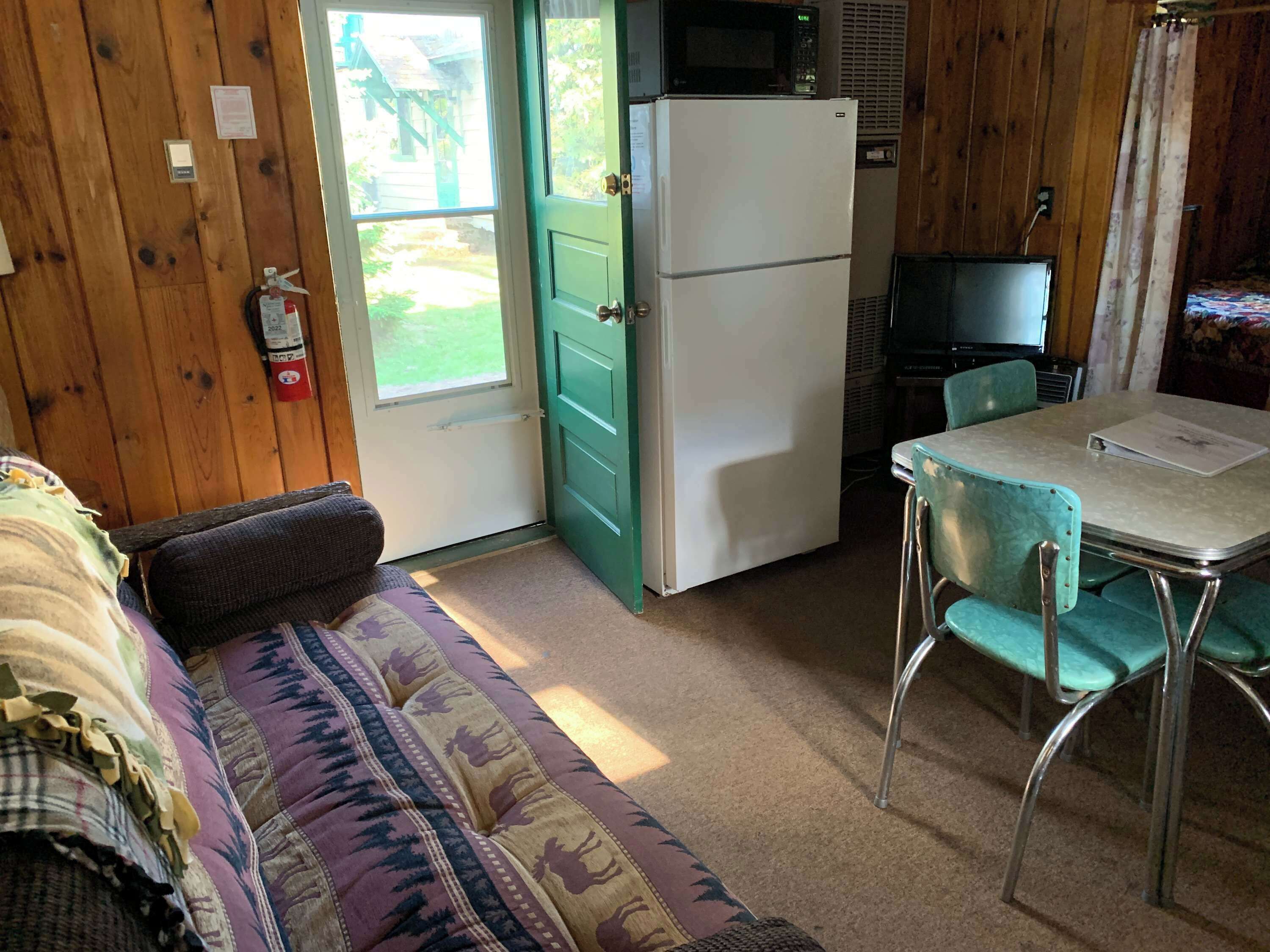 キャビン ダブルベッド 2 台 キッチン (GS Dancin' Bobber #2) | 内装