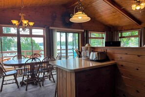 公寓客房, 多張床, 庭院 (Island Cove Resort 9) | 用餐區