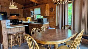 Condo, Plusieurs lits, patio (Island Cove Resort 9) | Restauration
